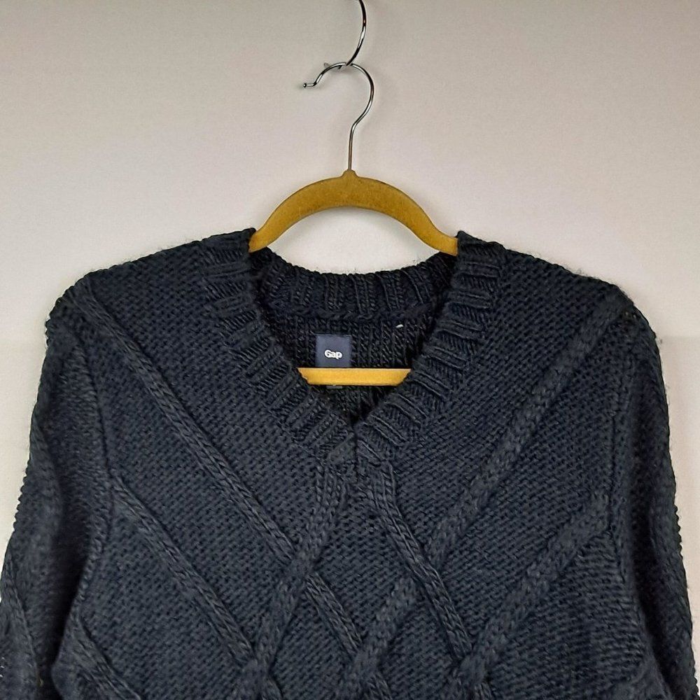 Gap Ladies V neck  sweater NWOT‎ - Picture 2 of 11